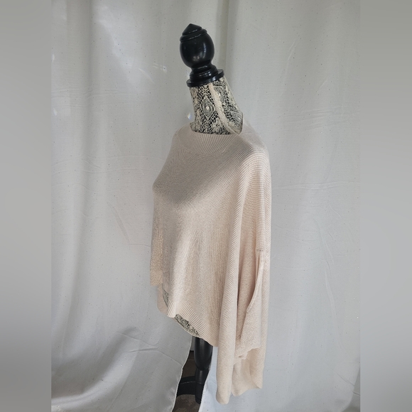 Lululemon Forward Flow Cape Soft Ivory Sz OS - Picture 10 of 13